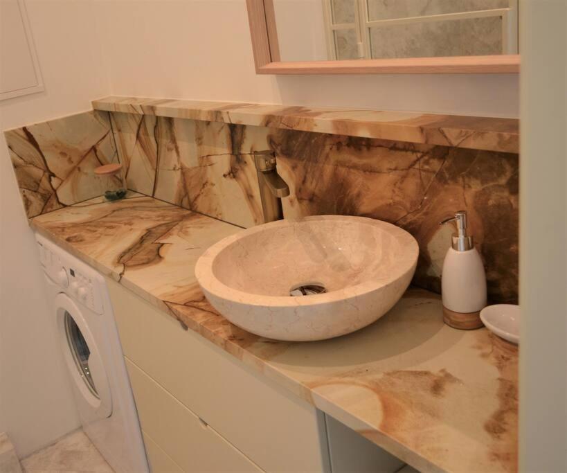 Luxury Apartment With A Balcony And View In Riga Old Town Екстер'єр фото